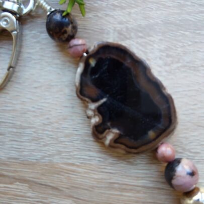 Must Ahhaat ja Rodoniit Helkur