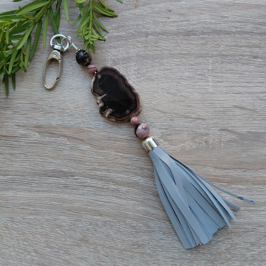 Must Ahhaat ja Rodoniit Helkur Must Ahhaat ja Rodoniit Helkur